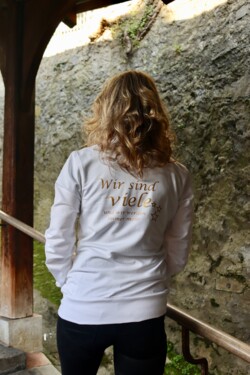 Sweatjacke Mia gold auf weiss